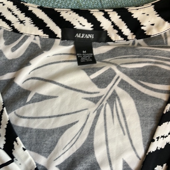 Alfani wrap blouse size medium stretchy fit that is slimming - Picture 6 of 8